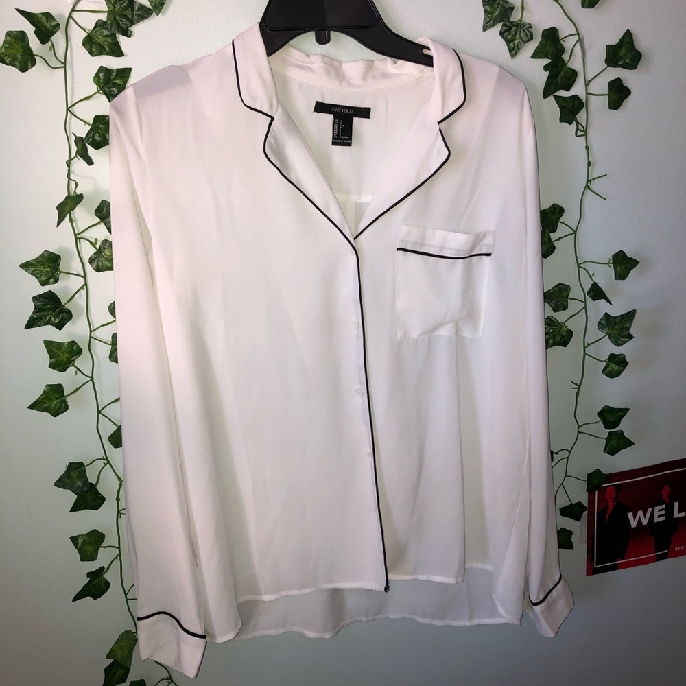 ❌SOLD - Semi-sheer button up blouse!